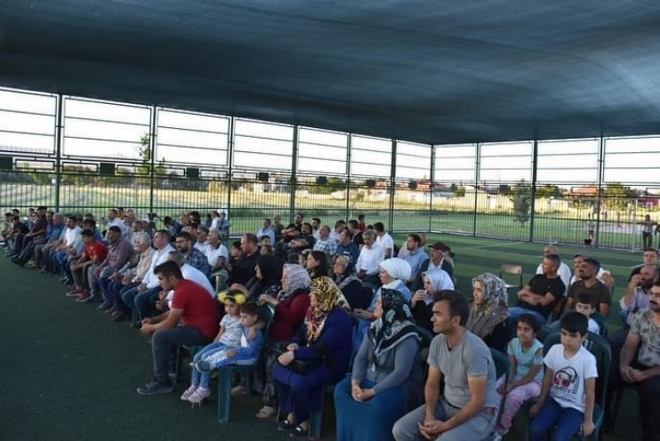VATANDAŞLARDAN BAŞKAN ÇOLAKBAYRAKDAR’A ‘BAŞKANIM, SİZ İSTERSENİZ YAPARSINIZ” DİYALOĞU