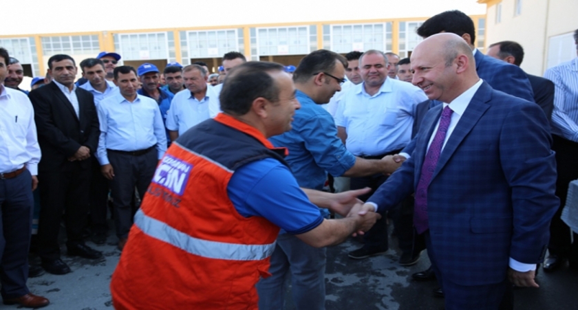 ÇOLAKBAYRAKDAR, BELEDİYE ÇALIŞANLARININ BAYRAMINI KUTLADI