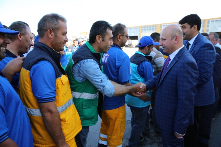 ÇOLAKBAYRAKDAR, BELEDİYE ÇALIŞANLARININ BAYRAMINI KUTLADI