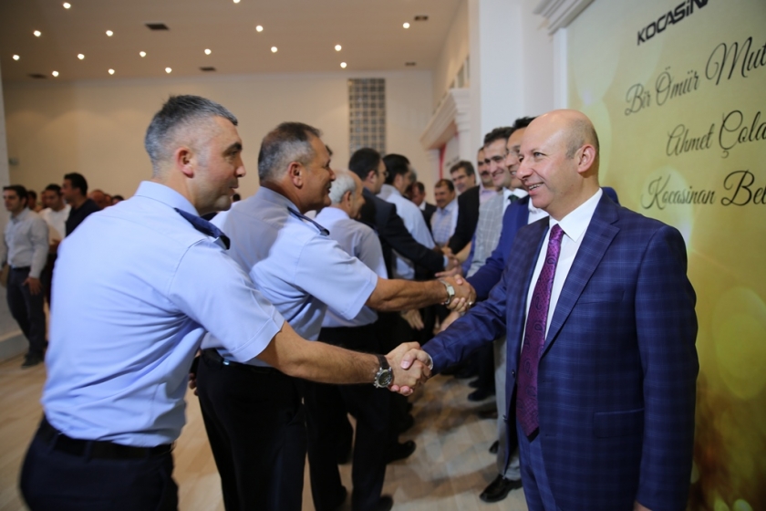 ÇOLAKBAYRAKDAR, BELEDİYE ÇALIŞANLARININ BAYRAMINI KUTLADI