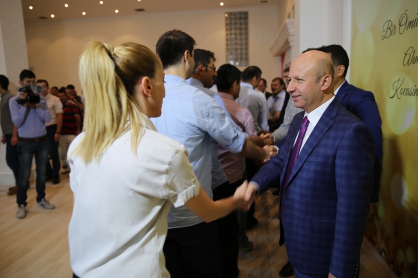 ÇOLAKBAYRAKDAR, BELEDİYE ÇALIŞANLARININ BAYRAMINI KUTLADI