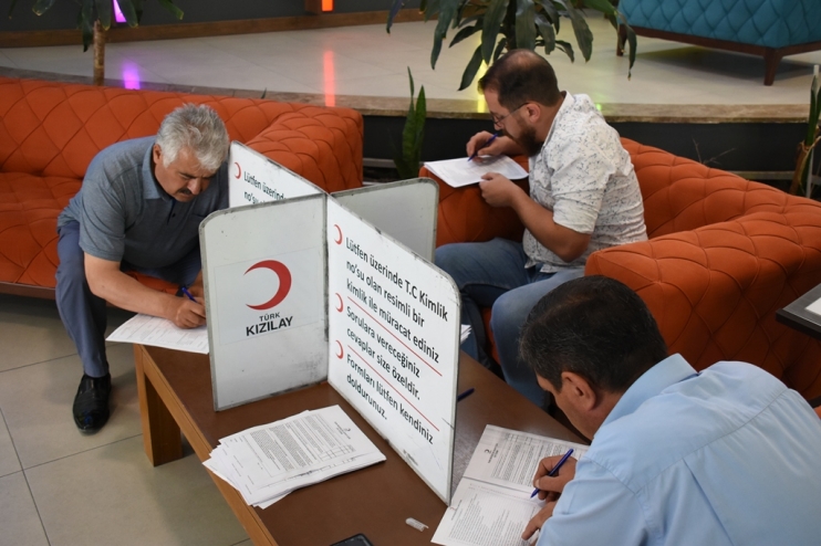 KOCASİNAN BELEDİYESİ ÇALIŞANLARINDAN, KIZILAY’A KAN BAĞIŞI