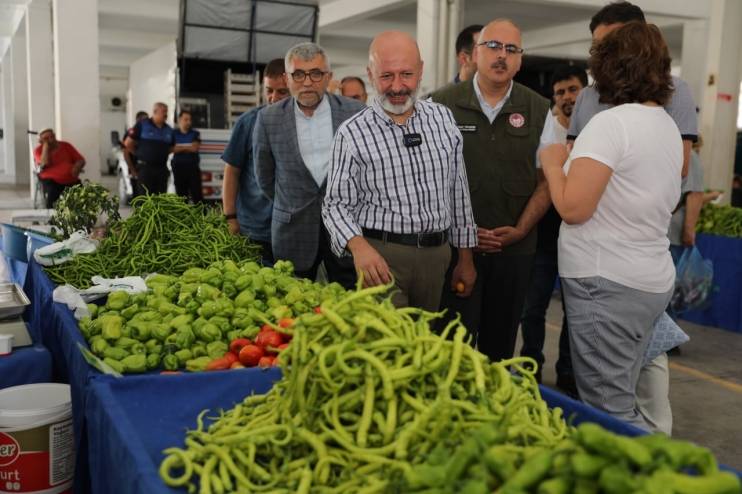 KAYSERİ’DE TEK, TÜRKİYE’DE SAYILI OLAN ‘YÜZDE 100 EKOLOJİK PAZAR’ AÇILDI