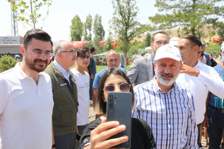 BAŞKAN ÇOLAKBAYRAKDARDAN ŞENLİK TADINDA BULUŞMA