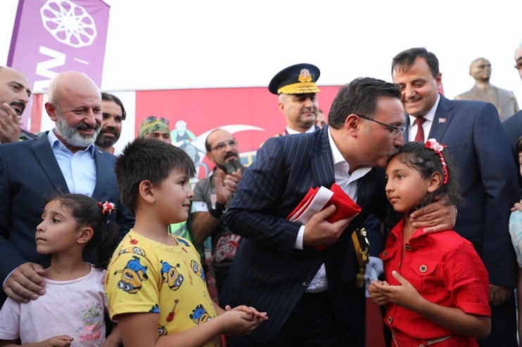 KOCASİNANDA ŞEHİT VE GAZİ ÇOCUKLARINI SEVİNDİREN  AY YILDIZ TURU
