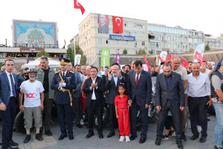 KOCASİNANDA ŞEHİT VE GAZİ ÇOCUKLARINI SEVİNDİREN  AY YILDIZ TURU