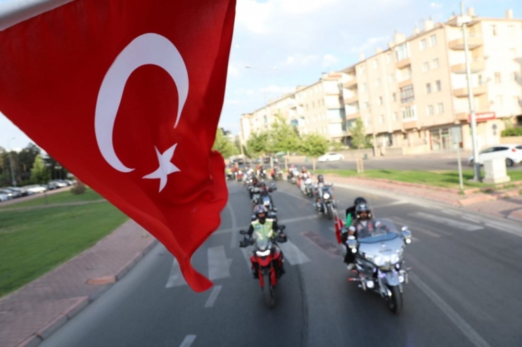 KOCASİNANDA ŞEHİT VE GAZİ ÇOCUKLARINI SEVİNDİREN  AY YILDIZ TURU