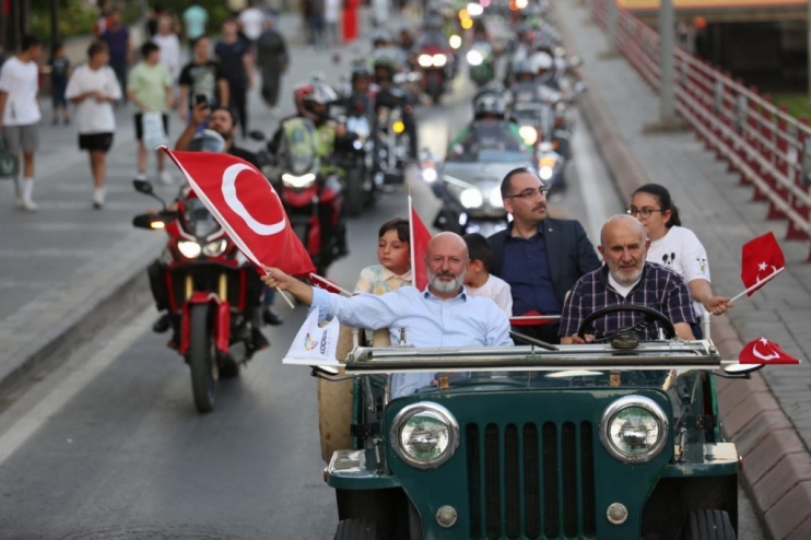 KOCASİNANDA ŞEHİT VE GAZİ ÇOCUKLARINI SEVİNDİREN  AY YILDIZ TURU