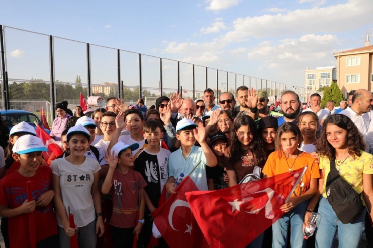 KOCASİNANDA ŞEHİT VE GAZİ ÇOCUKLARINI SEVİNDİREN  AY YILDIZ TURU