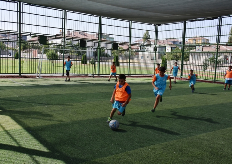 KOCASİNAN’NIN YAZ SPOR KURSLARI, 4 BİN KİŞİYE DOKUNDU