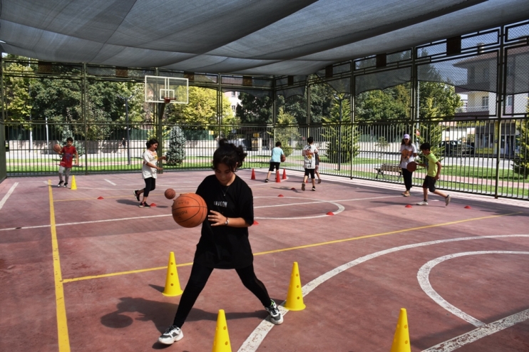 KOCASİNAN’NIN YAZ SPOR KURSLARI, 4 BİN KİŞİYE DOKUNDU