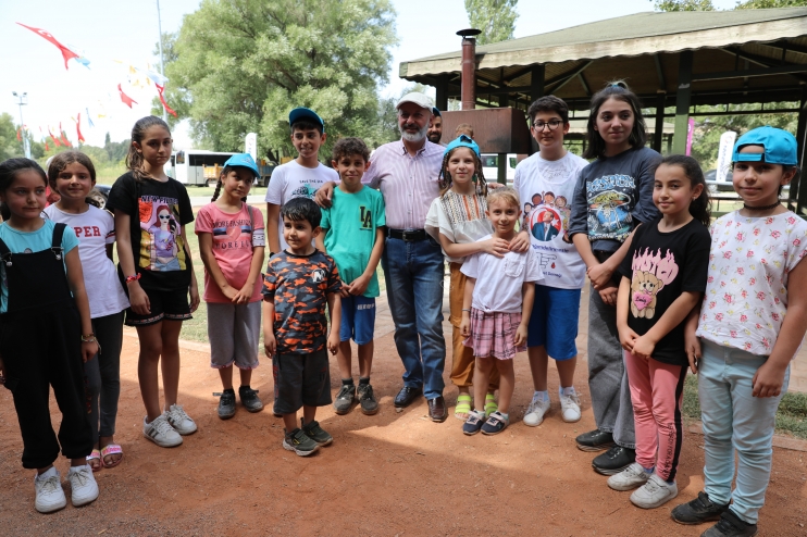 BAŞKAN ÇOLAKBAYRAKDARDAN DİYABETLİ ÇOCUKLARA İĞNESİZ SENSÖRLÜ ÖLÇÜM CİHAZI