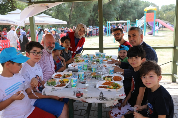 BAŞKAN ÇOLAKBAYRAKDARDAN DİYABETLİ ÇOCUKLARA İĞNESİZ SENSÖRLÜ ÖLÇÜM CİHAZI