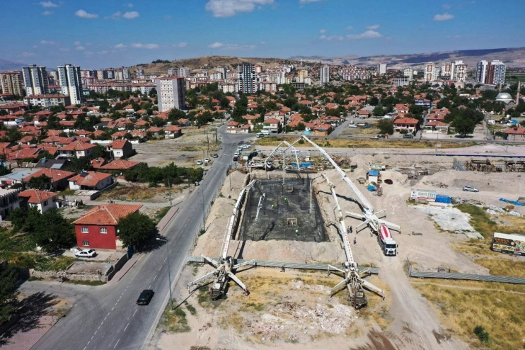 BAŞKAN ÇOLAKBAYRAKDAR; "KENTSEL DÖNÜŞÜMLE AYRICALIKLI YAŞAM SUNUYORUZ"