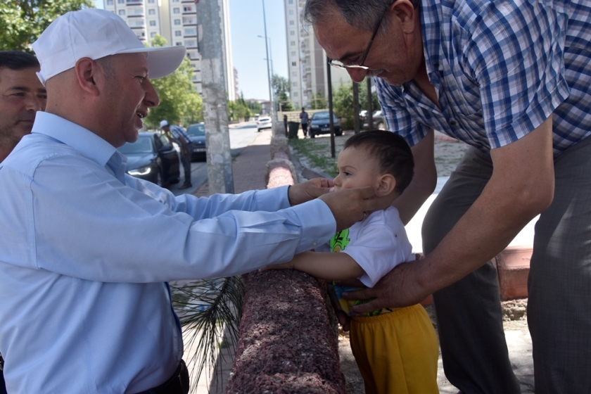 VATAN SEVDALISI ÇOLAKBAYRAKDAR, GECE DEMOKRASI NÖBETİNDE, GÜNDÜZ MESAİDE