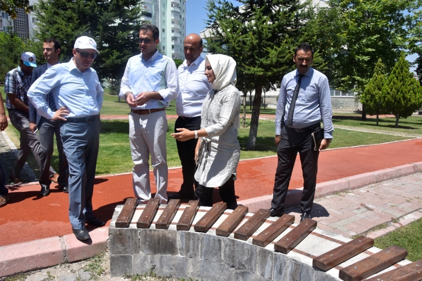 VATAN SEVDALISI ÇOLAKBAYRAKDAR, GECE DEMOKRASI NÖBETİNDE, GÜNDÜZ MESAİDE