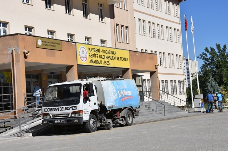  KOCASİNAN’DA OKULLAR, ÖĞRENCİLER İÇİN HAZIRLANIYOR