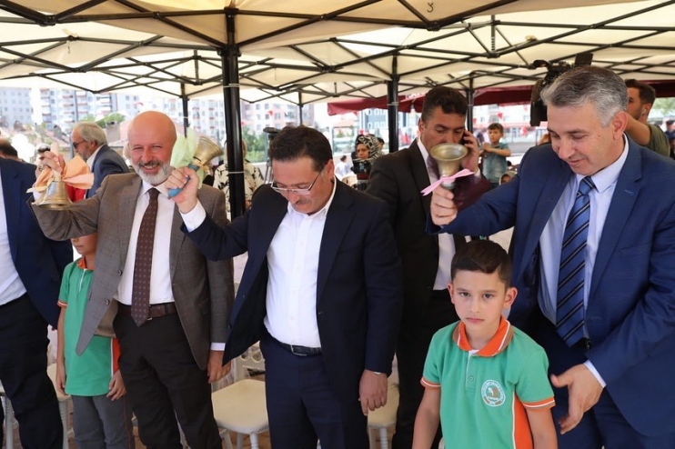 BAŞKAN ÇOLAKBAYRAKDAR, DÖNÜŞÜMLE UĞUREVLER’E DAHA MODERN OKUL KAZANDIRDI