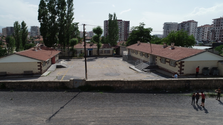 BAŞKAN ÇOLAKBAYRAKDAR, DÖNÜŞÜMLE UĞUREVLER’E DAHA MODERN OKUL KAZANDIRDI