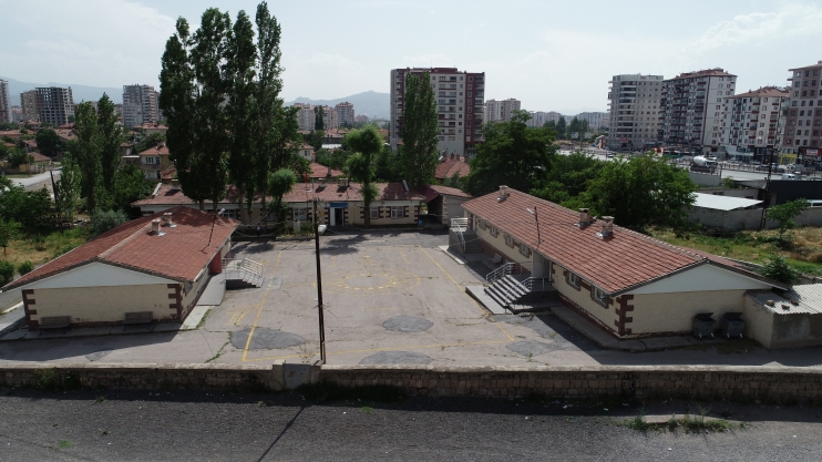 BAŞKAN ÇOLAKBAYRAKDAR, DÖNÜŞÜMLE UĞUREVLER’E DAHA MODERN OKUL KAZANDIRDI