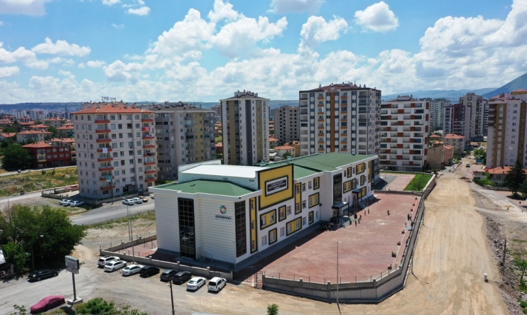 BAŞKAN ÇOLAKBAYRAKDAR, DÖNÜŞÜMLE UĞUREVLER’E DAHA MODERN OKUL KAZANDIRDI