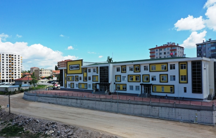BAŞKAN ÇOLAKBAYRAKDAR, DÖNÜŞÜMLE UĞUREVLER’E DAHA MODERN OKUL KAZANDIRDI