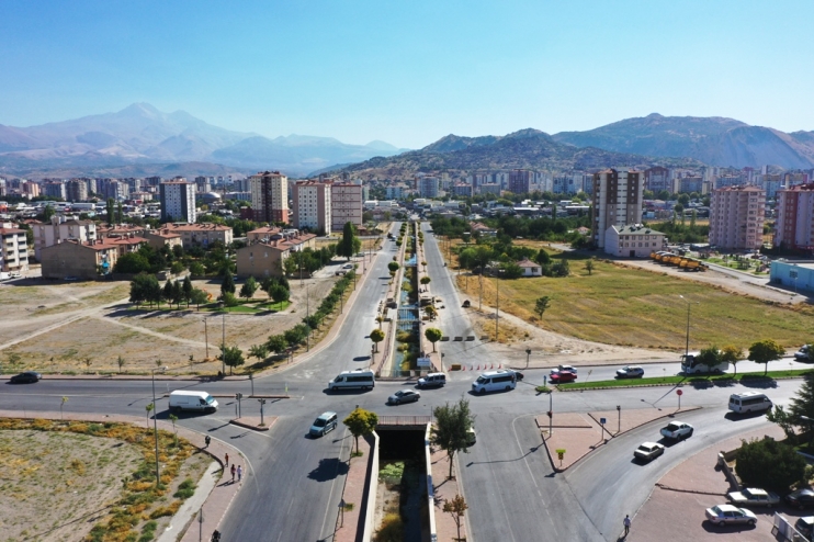 BAŞKAN ÇOLAKBAYRAKDAR; “ULAŞIMDA DA ÇAĞ ATLATIYORUZ”