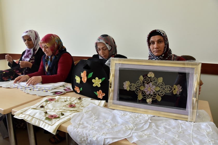 KOCASİNAN BELEDİYESİ’NDEN HANIMLAR İÇİN İĞNE OYASI İNCELİĞİ