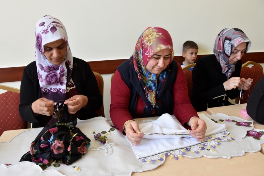 KOCASİNAN BELEDİYESİ’NDEN HANIMLAR İÇİN İĞNE OYASI İNCELİĞİ