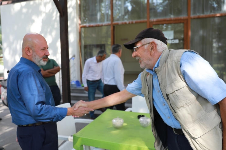BAŞKAN ÇOLAKBAYRAKDAR’IN KOCASİNAN SEVDASI DUR DURAK BİLMİYOR