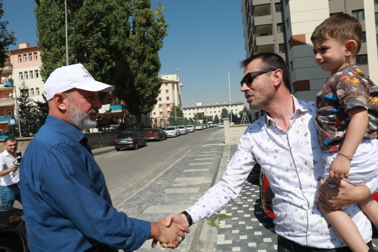 BAŞKAN ÇOLAKBAYRAKDAR’IN KOCASİNAN SEVDASI DUR DURAK BİLMİYOR