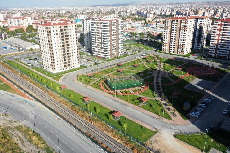 KOCASİNAN’DAN SICAK BİR YUVA; ‘KÜÇÜK DOSTLAR KEDİ KASABASI’