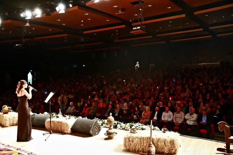 BAŞKAN ÇOLAKBAYRAKDAR; “NEŞET ERTAŞ’I ANMA GECESİ, GÖNÜLLERE YOL AÇTI”