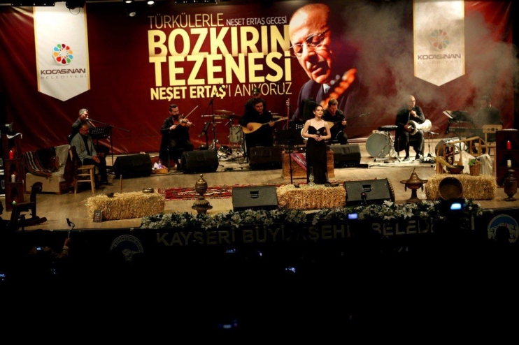 BAŞKAN ÇOLAKBAYRAKDAR; “NEŞET ERTAŞ’I ANMA GECESİ, GÖNÜLLERE YOL AÇTI”