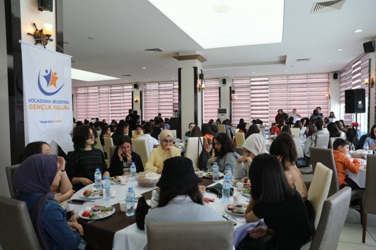 BAŞKAN ÇOLAKBAYRAKDAR’DAN GENÇLERE MÜJDE