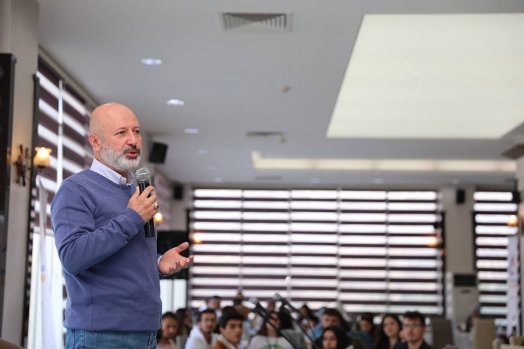 BAŞKAN ÇOLAKBAYRAKDAR’DAN GENÇLERE MÜJDE