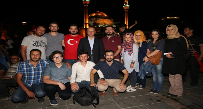 BAŞKAN ÇOLAKBAYRAKDAR’A VATANSEVERLERDEN SEVGİ SELİ