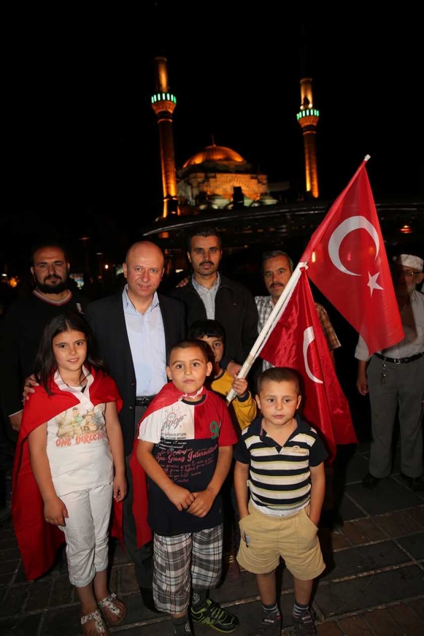 BAŞKAN ÇOLAKBAYRAKDAR’A VATANSEVERLERDEN SEVGİ SELİ