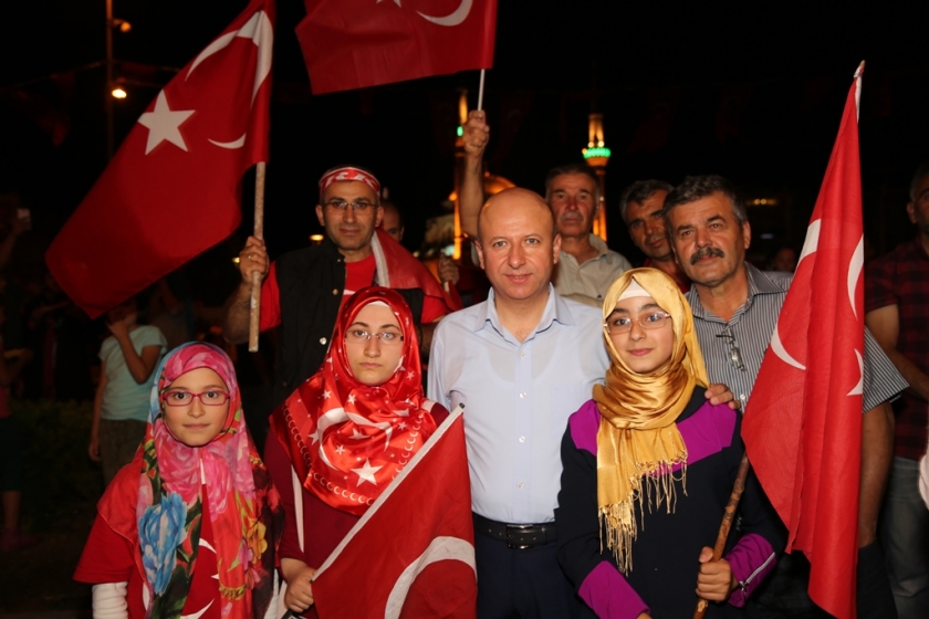BAŞKAN ÇOLAKBAYRAKDAR’A VATANSEVERLERDEN SEVGİ SELİ