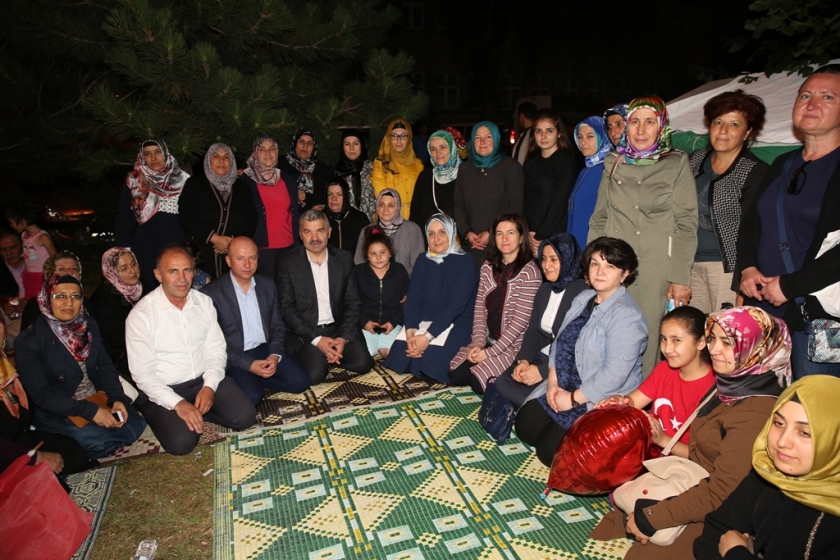 BAŞKAN ÇOLAKBAYRAKDAR’A VATANSEVERLERDEN SEVGİ SELİ