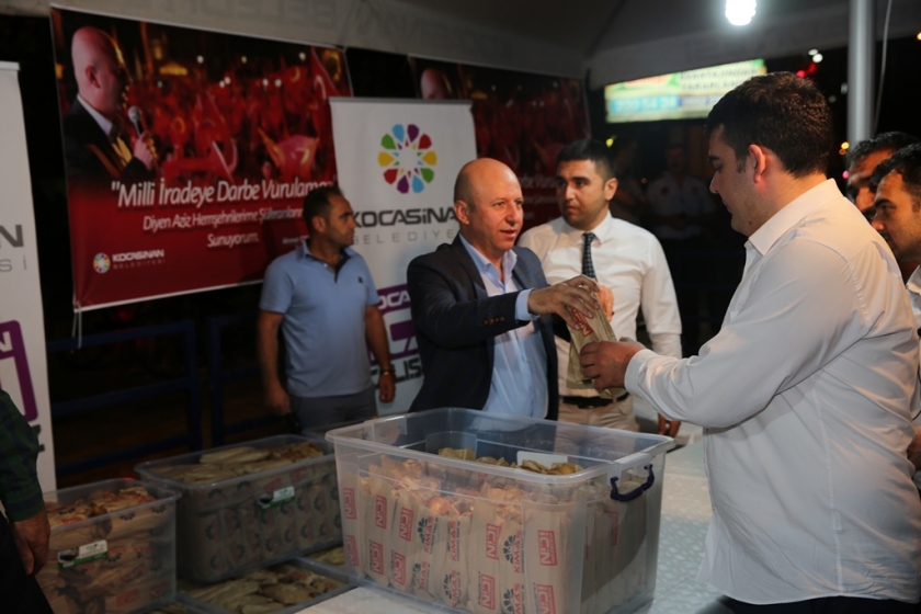 BAŞKAN ÇOLAKBAYRAKDAR’A VATANSEVERLERDEN SEVGİ SELİ