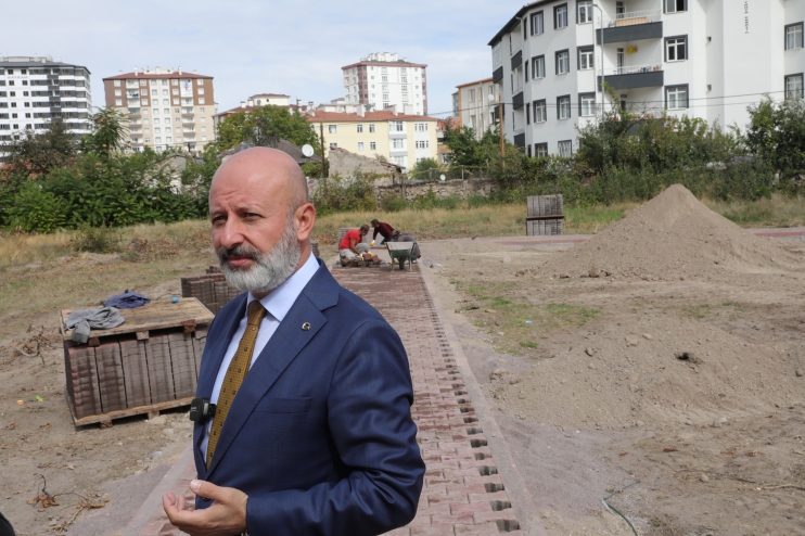 BAŞKAN ÇOLAKBAYRAKDAR; “YEŞİL ALAN AĞIRLIKLI PARKLARLA ŞEHRİN YEŞİL ORANINI ARTIRIYORUZ”