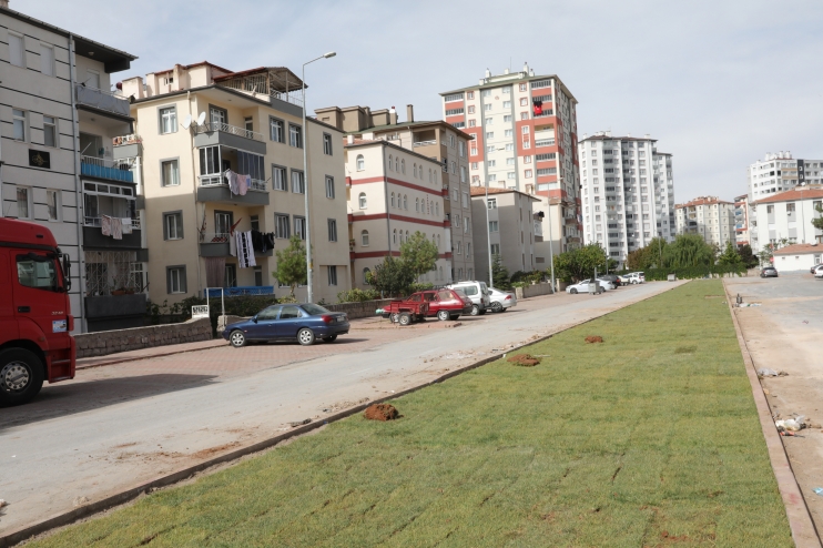BAŞKAN ÇOLAKBAYRAKDAR; “YEŞİL ALAN AĞIRLIKLI PARKLARLA ŞEHRİN YEŞİL ORANINI ARTIRIYORUZ”
