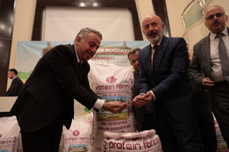 KOCASİNAN, ÇİFTÇİLERE ATA YADİGARI VE 28 KROMOZOMLU GACER BUĞDAYINI DAĞITTI
