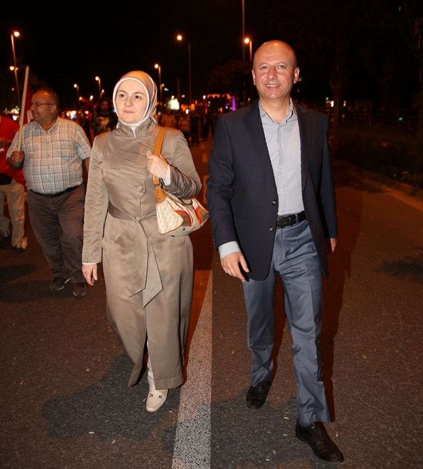 ÇOLAKBAYRAKDAR ÇİFTİ MEYDANI BOŞ BIRAKMIYOR