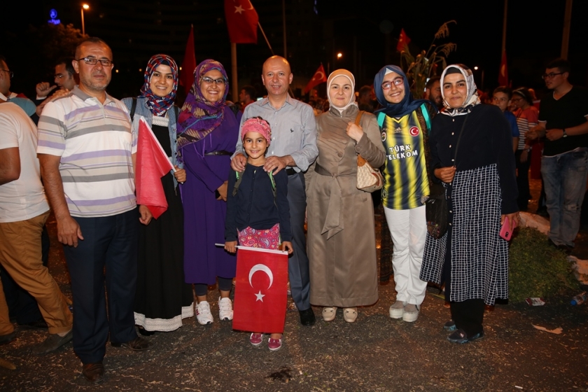 ÇOLAKBAYRAKDAR ÇİFTİ MEYDANI BOŞ BIRAKMIYOR