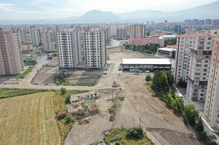 BAŞKAN ÇOLAKBAYRAKDAR; “YAKUT MAHALLESİ’Nİ DE GÜZEL BİR GELECEĞE HAZIRLIYORUZ”