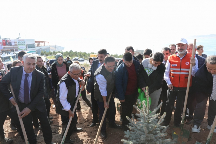VALİ GÖKMEN ÇİÇEK; “KUŞÇU BÖLGESİNE, 12 MİLYON AĞAÇ DİKECEĞİZ”