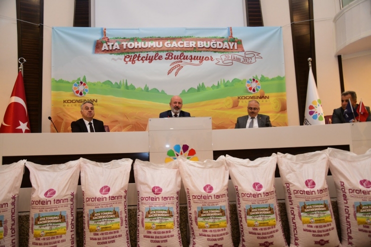 ÇİFTÇİ DOSTU BAŞKAN ÇOLAKBAYRAKDAR’IN MİLLİ VE YERLİ TOHUM HAMLESİ TAKDİR TOPLADI