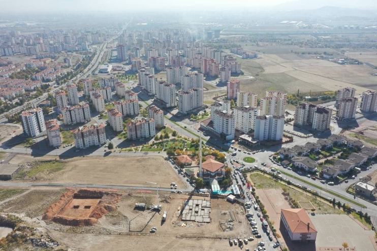 BAŞKAN ÇOLAKBAYRAKDAR; “DÖNÜŞÜMLE 2 BİN 185 AİLE SICAK YUVALARINDA HUZUR İÇERİSİNDE YAŞIYORLAR”